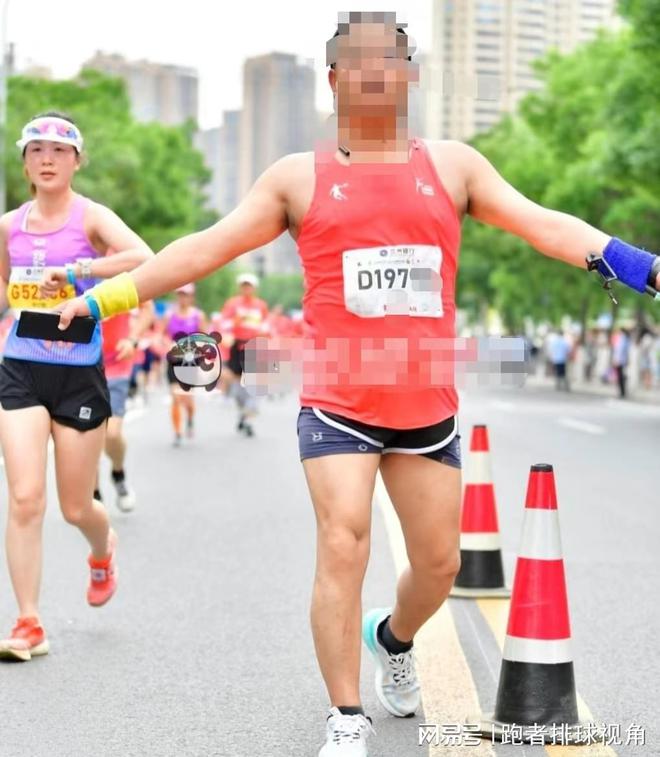 跑马拉松的胖子_胖子马拉松跑多少公里_胖子马拉松跑步视频