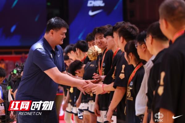 清华足球联合会_清华校友足球联赛_清华中学足球冠军是谁啊