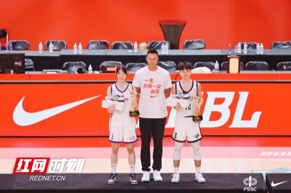 清华校友足球联赛_清华足球联合会_清华中学足球冠军是谁啊