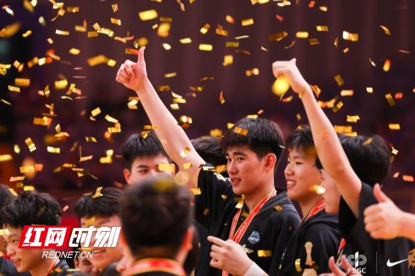 清华校友足球联赛_清华中学足球冠军是谁啊_清华足球联合会
