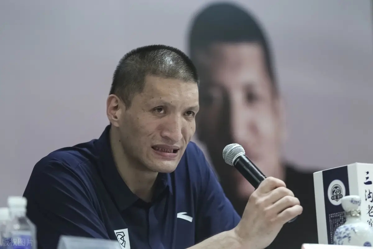 篮球荣誉冠军人有谁_荣获篮球赛冠军_篮球冠军荣誉有哪些人