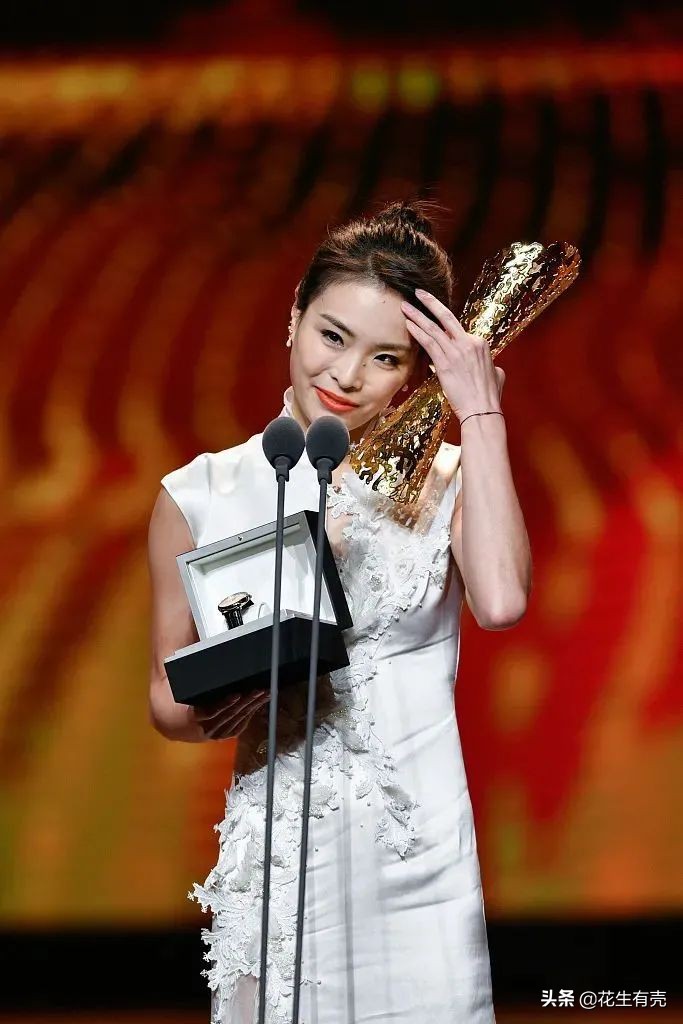 女朋友是市游泳冠军_游泳冠军女2021_游泳冠军女生
