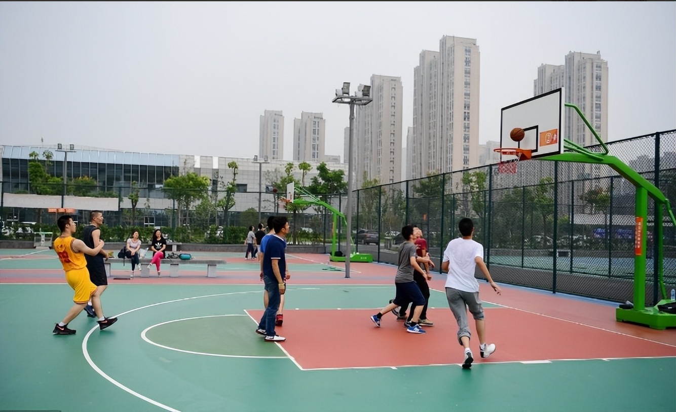 篮球运球走步规则介绍_篮球运球走步的规则_篮球运球规则走步教案